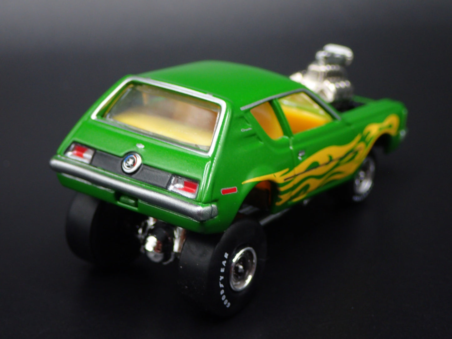 1971 71 AMC GREMLIN ZINGER GRN 1:64 SCALE COLLECTIBLE DIORAMA DIECAST MODEL CAR