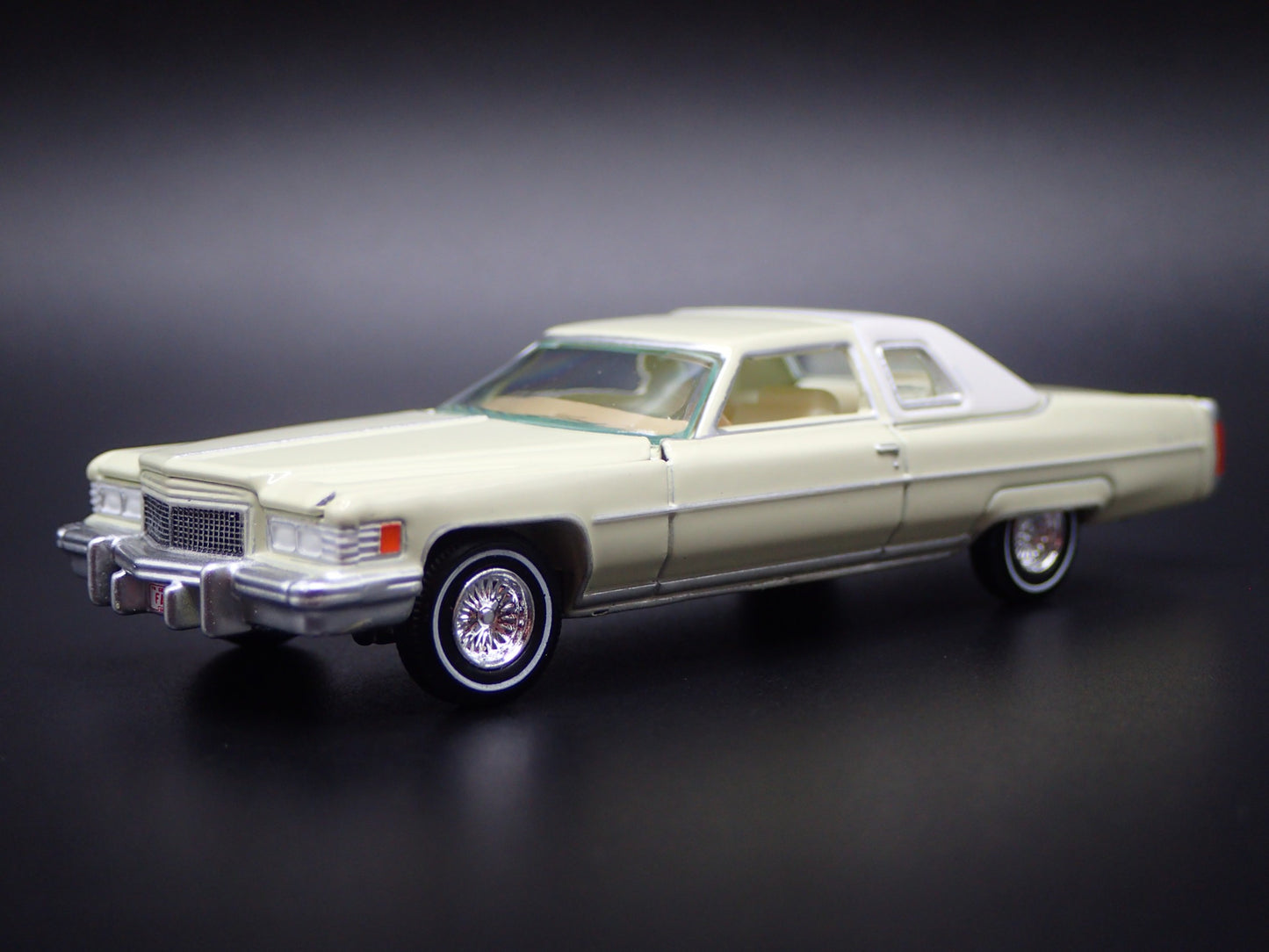 1976 76 CADDY CADILLAC DEVILLE 1:64 SCALE COLLECTIBLE DIORAMA DIECAST MODEL CAR
