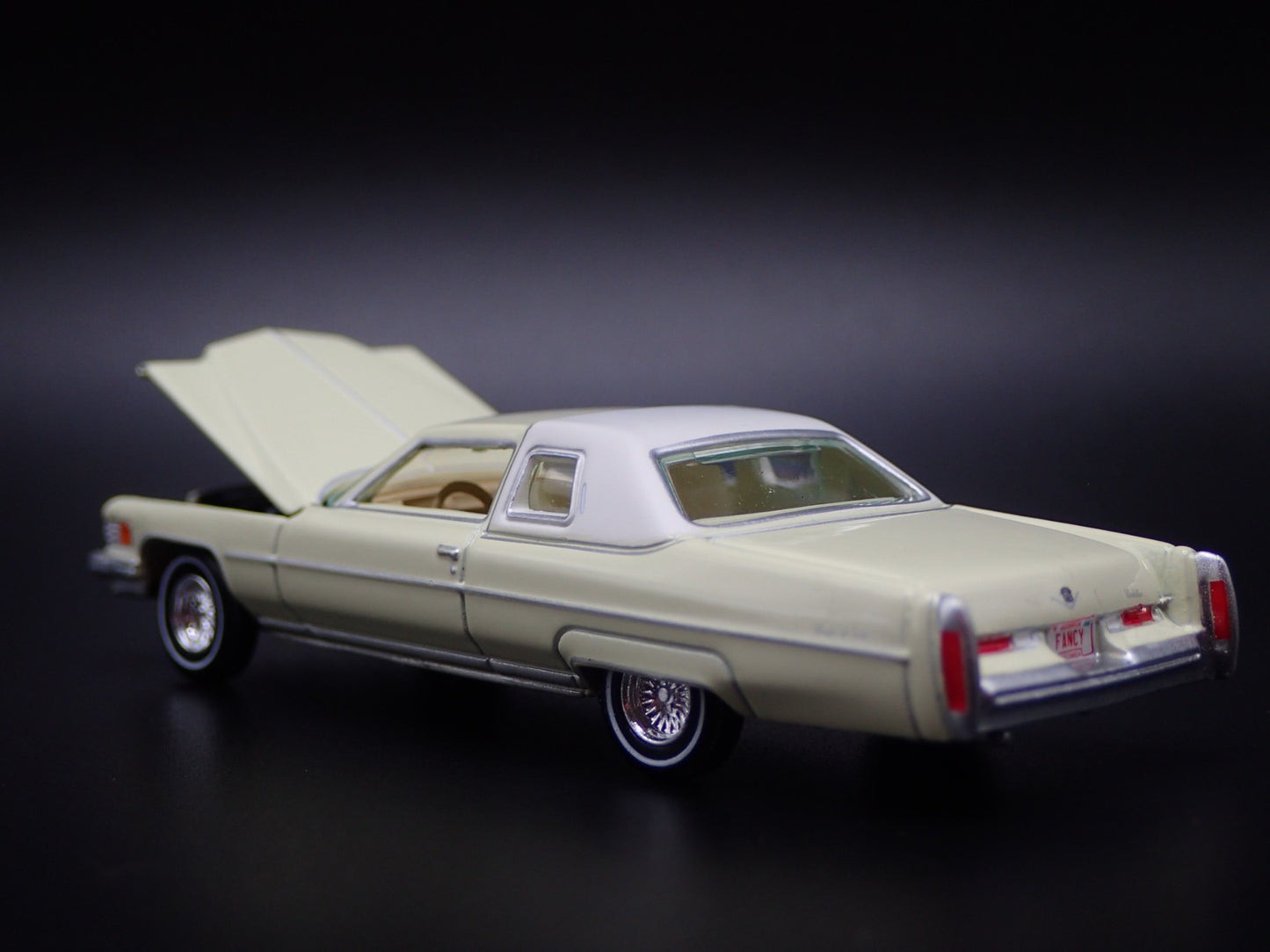 1976 76 CADDY CADILLAC DEVILLE 1:64 SCALE COLLECTIBLE DIORAMA DIECAST MODEL CAR