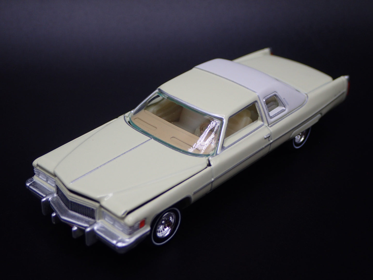 1976 76 CADDY CADILLAC DEVILLE 1:64 SCALE COLLECTIBLE DIORAMA DIECAST MODEL CAR