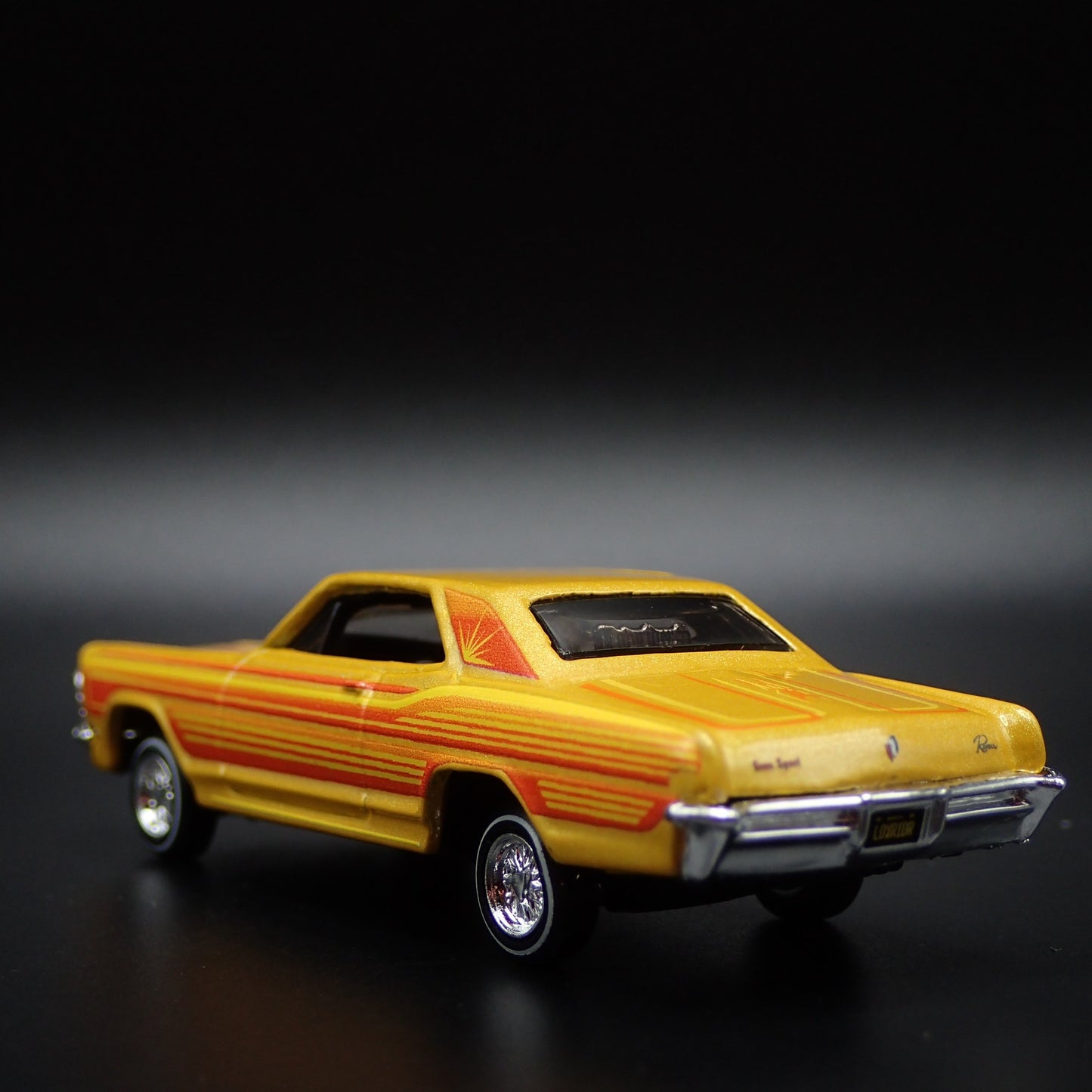 1965 BUICK RIVIERA ADJUSTABLE SUSPENSION LOWRIDER 1:64 SCALE DIECAST MODEL CAR