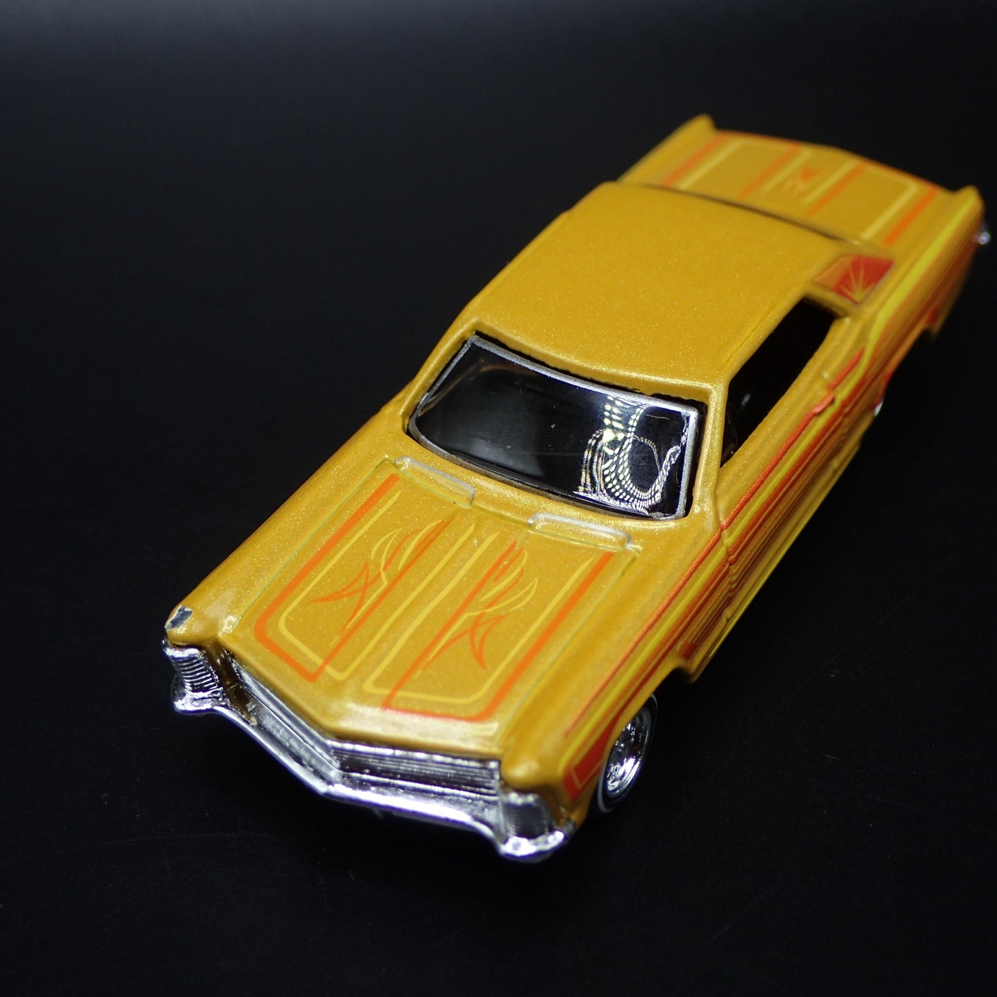 1965 BUICK RIVIERA ADJUSTABLE SUSPENSION LOWRIDER 1:64 SCALE DIECAST MODEL CAR