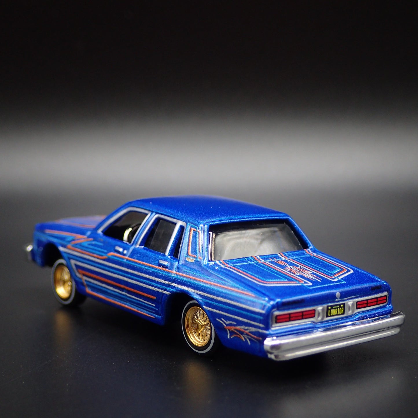 1987 CHEVY CHEVROLET CAPRICE ADJUSTABLE SUSPENSION 1/64 SCALE DIECAST MODEL CAR