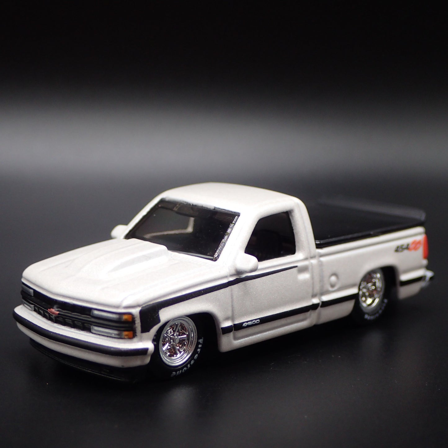 1993 93 CHEVY CHEVROLET SS 454 PICKUP TRUCK W HITCH 1:64 SCALE DIECAST MODEL CAR