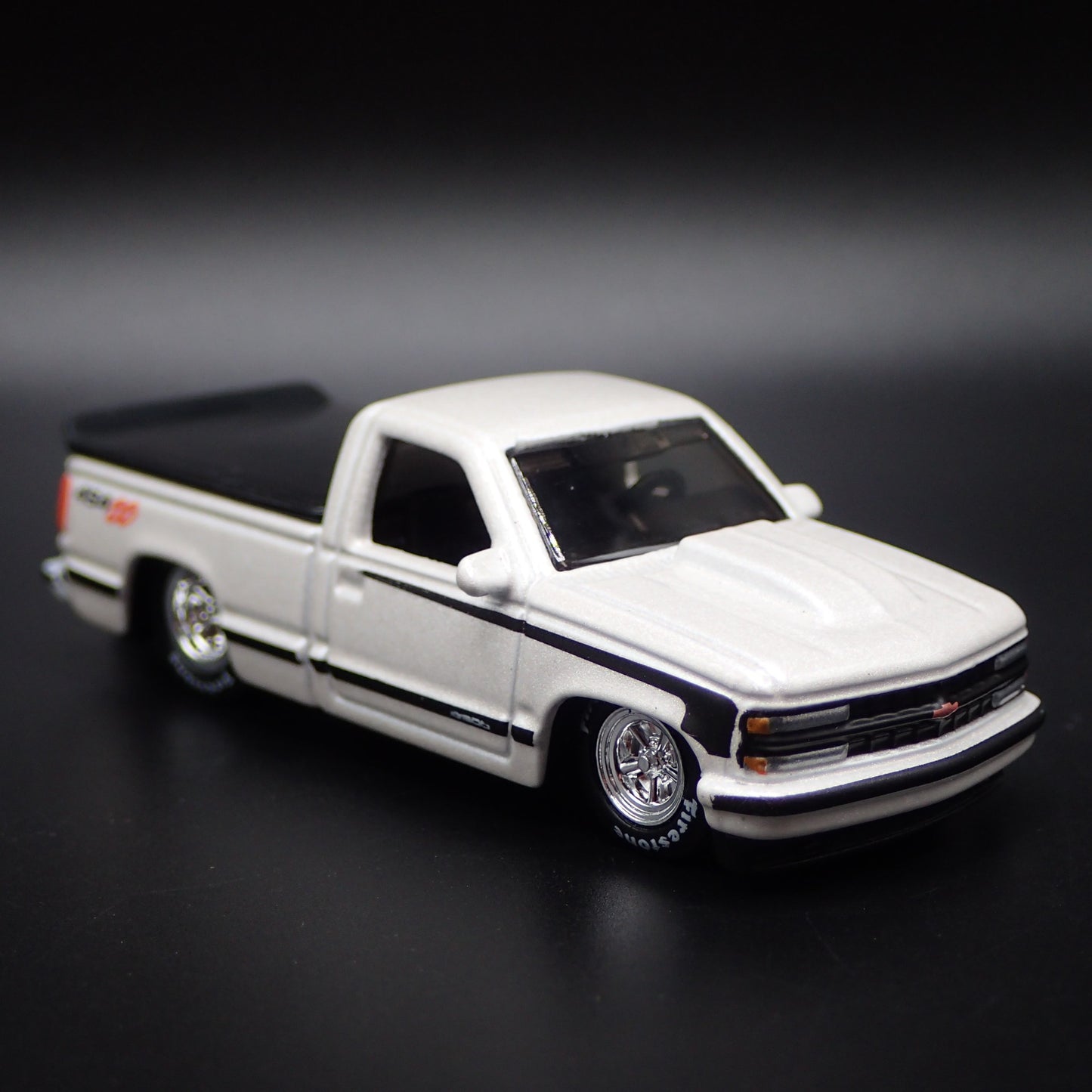 1993 93 CHEVY CHEVROLET SS 454 PICKUP TRUCK W HITCH 1:64 SCALE DIECAST MODEL CAR