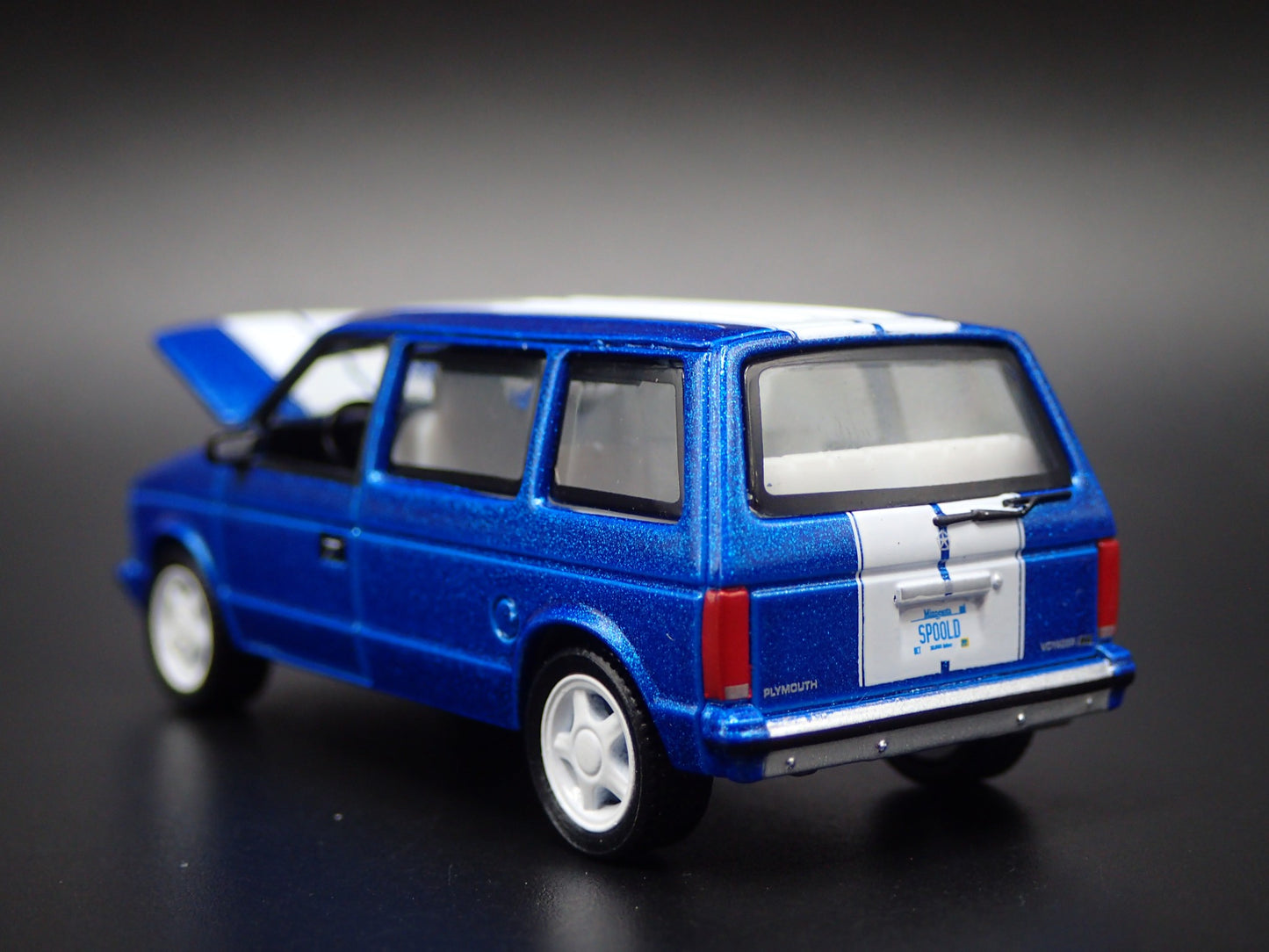 1984-1990 PLYMOUTH VOYAGER TURBO MINIVAN CARAVAN 1/64 SCALE DIECAST MODEL CAR