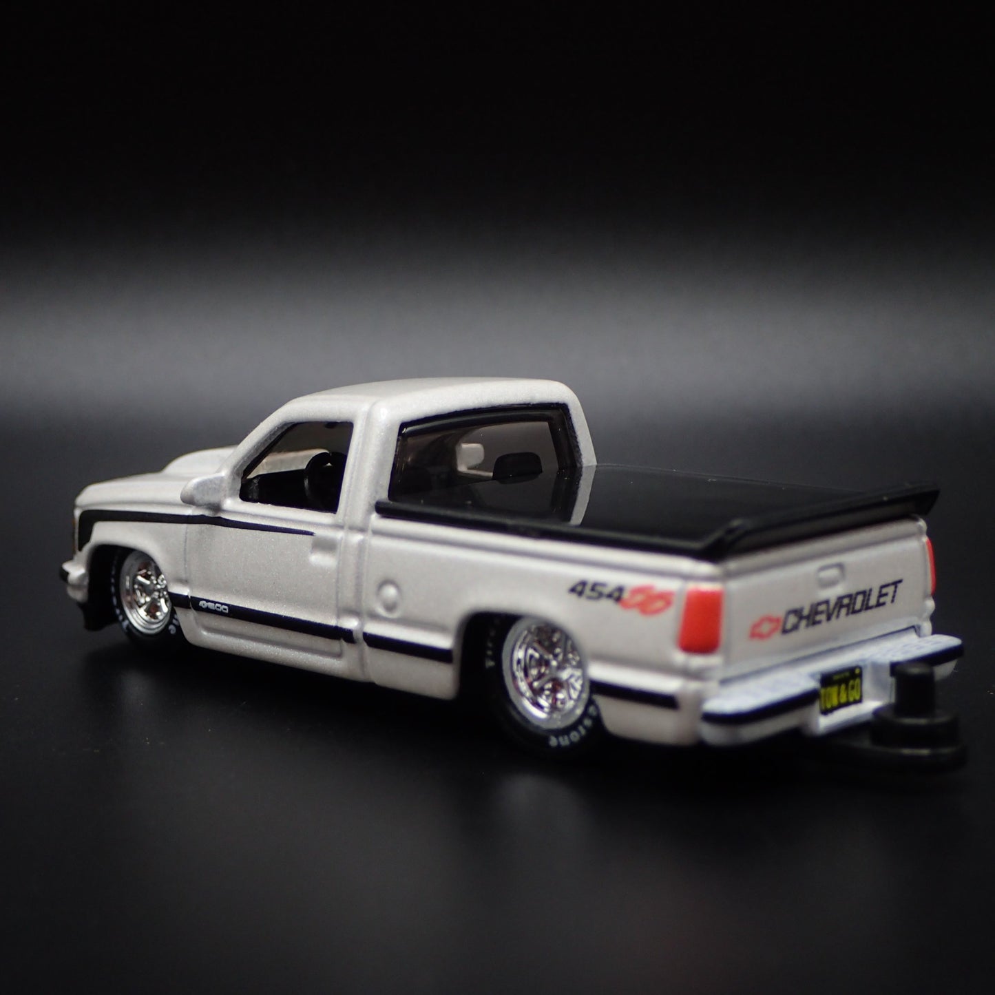 1993 93 CHEVY CHEVROLET SS 454 PICKUP TRUCK W HITCH 1:64 SCALE DIECAST MODEL CAR