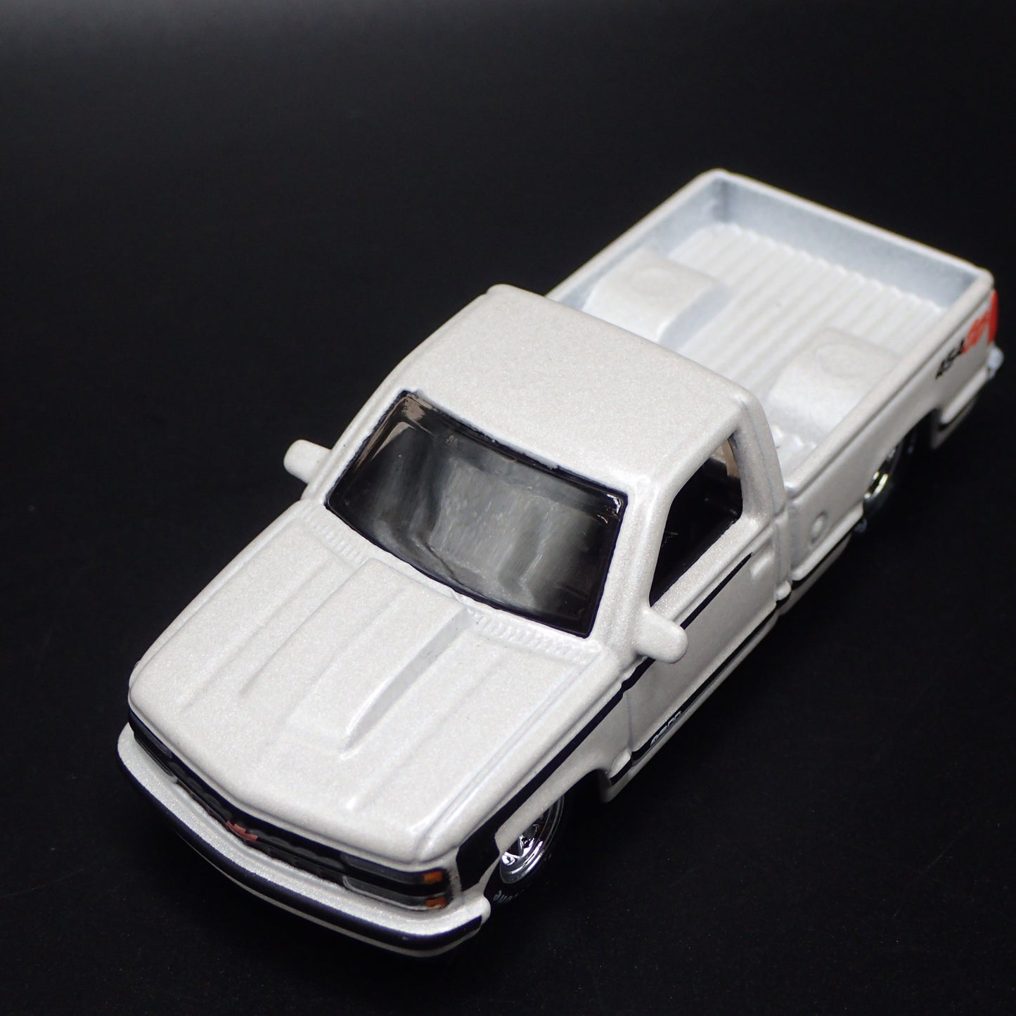 1993 93 CHEVY CHEVROLET SS 454 PICKUP TRUCK W HITCH 1:64 SCALE DIECAST MODEL CAR