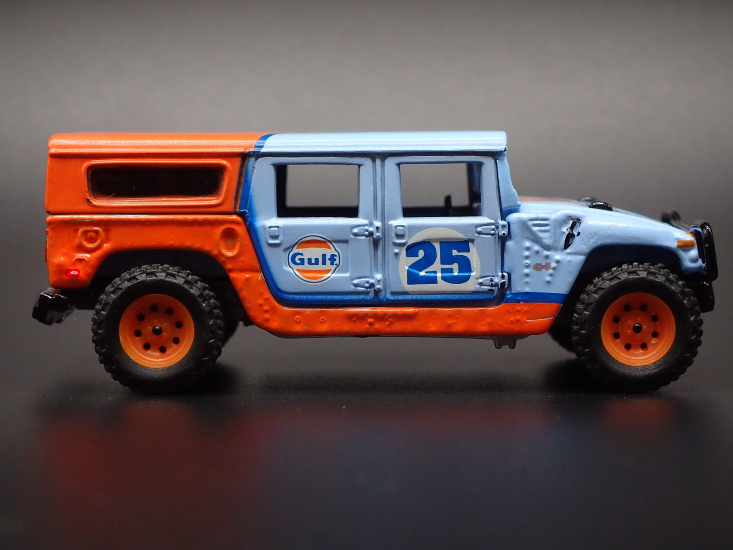 1992-2006 HUMMER H1 HUMVEE ALPHA GULF OIL 1:64 SCALE DIORAMA DIECAST MODEL CAR
