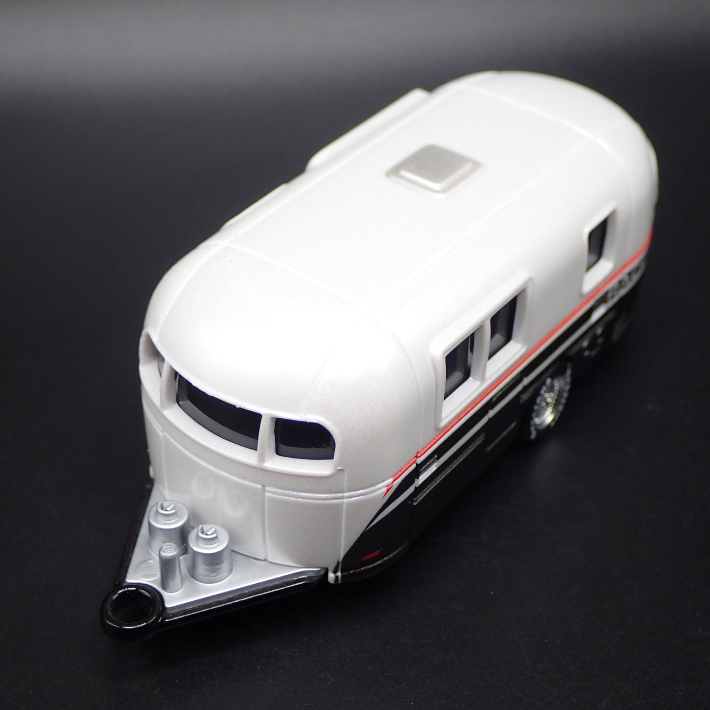 CAMPER TRAILER W HITCH WHITE RARE 1:64 SCALE COLLECTIBLE PLASTIC DIORAMA MODEL