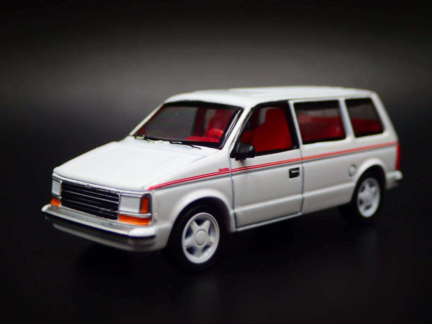 1984-1990 PLYMOUTH VOYAGER TURBO MINIVAN CARAVAN 1/64 SCALE DIECAST MODEL CAR