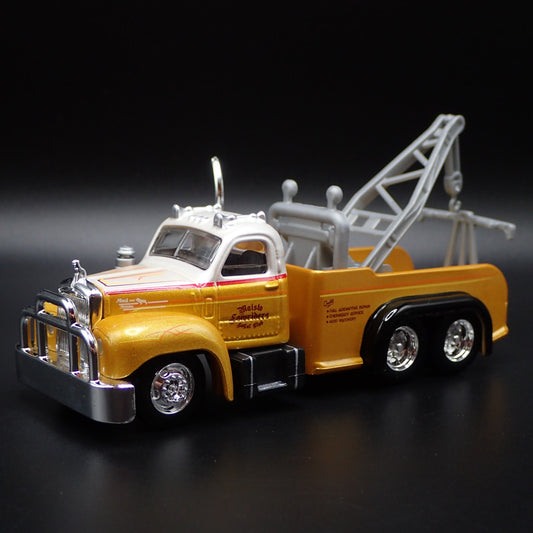1953 -1966 MACK B61 TOW TRUCK WRECKER RARE 1:64 SCALE DIORAMA DIECAST MODEL CAR