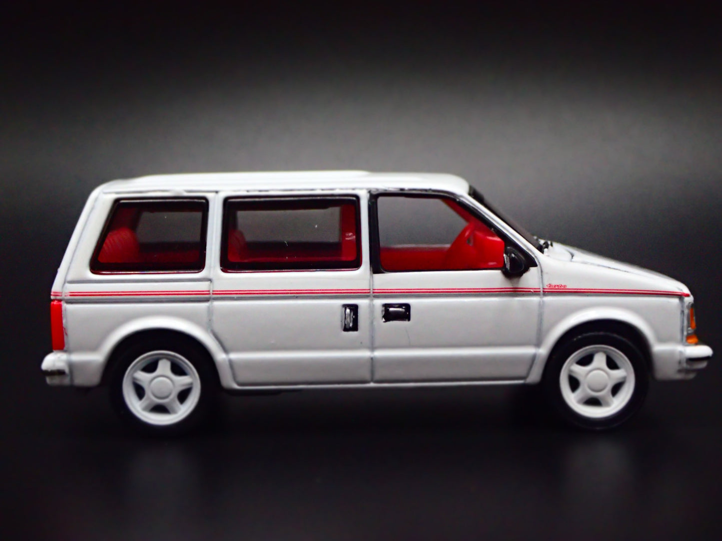 1984-1990 PLYMOUTH VOYAGER TURBO MINIVAN CARAVAN 1/64 SCALE DIECAST MODEL CAR
