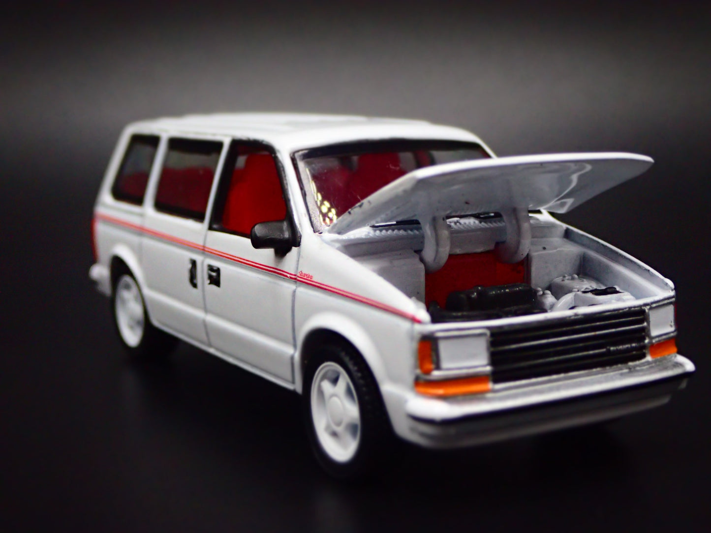 1984-1990 PLYMOUTH VOYAGER TURBO MINIVAN CARAVAN 1/64 SCALE DIECAST MODEL CAR