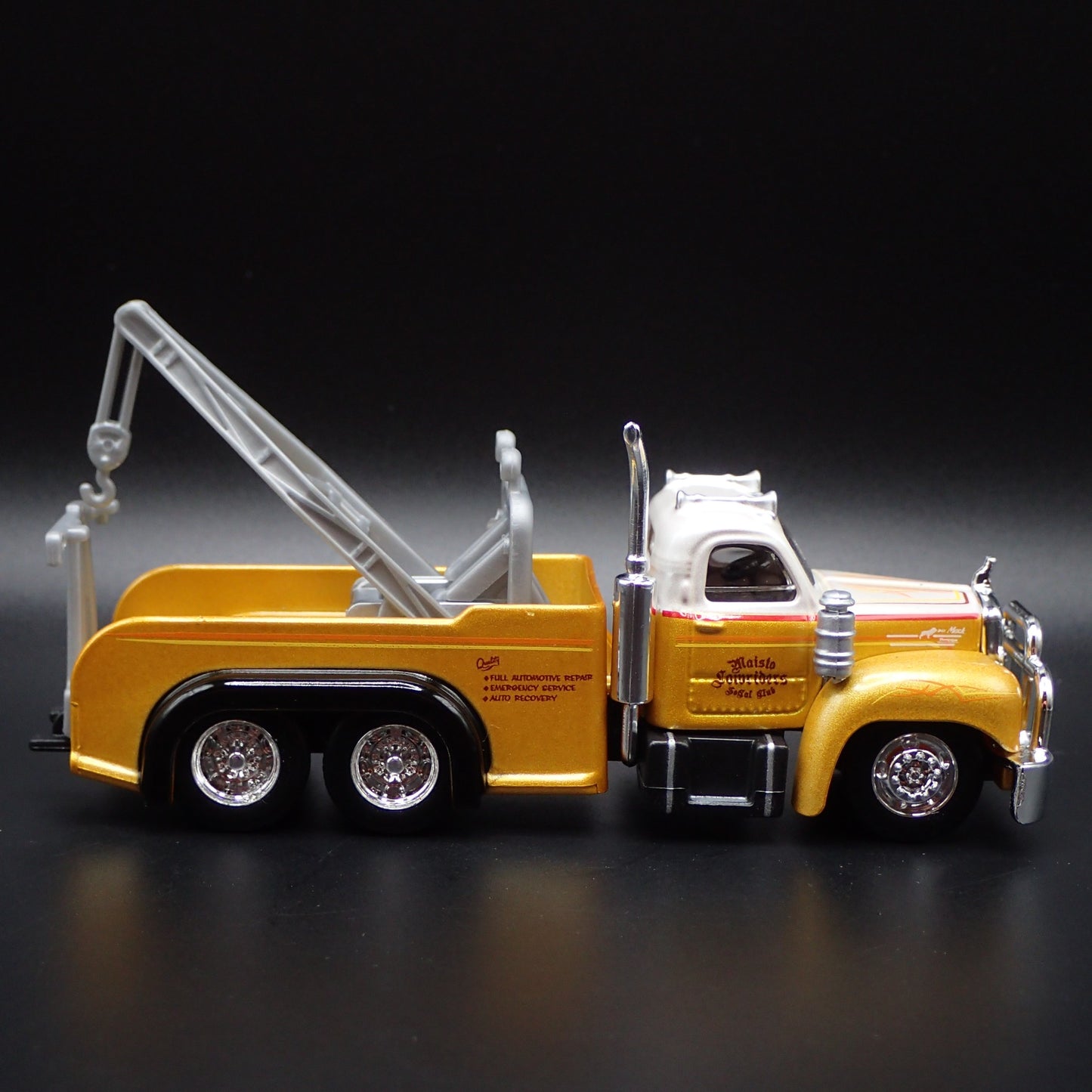 1953 -1966 MACK B61 TOW TRUCK WRECKER RARE 1:64 SCALE DIORAMA DIECAST MODEL CAR