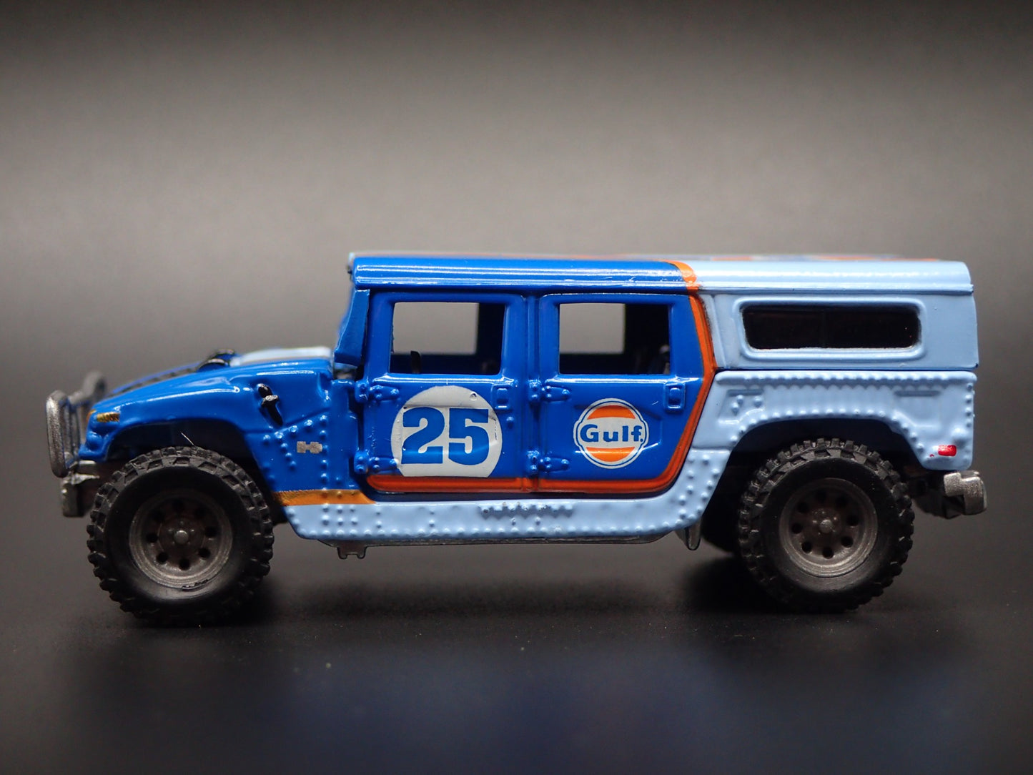 1992-2006 HUMMER H1 HUMVEE ALPHA GULF OIL 1:64 SCALE DIORAMA DIECAST MODEL CAR