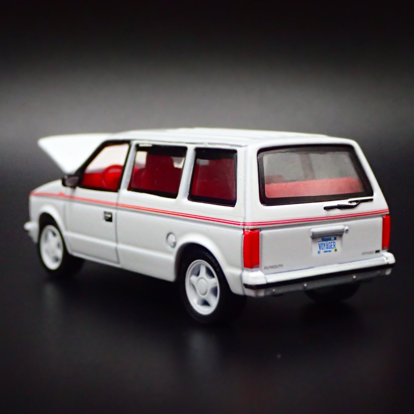1984-1990 PLYMOUTH VOYAGER TURBO MINIVAN CARAVAN 1/64 SCALE DIECAST MODEL CAR