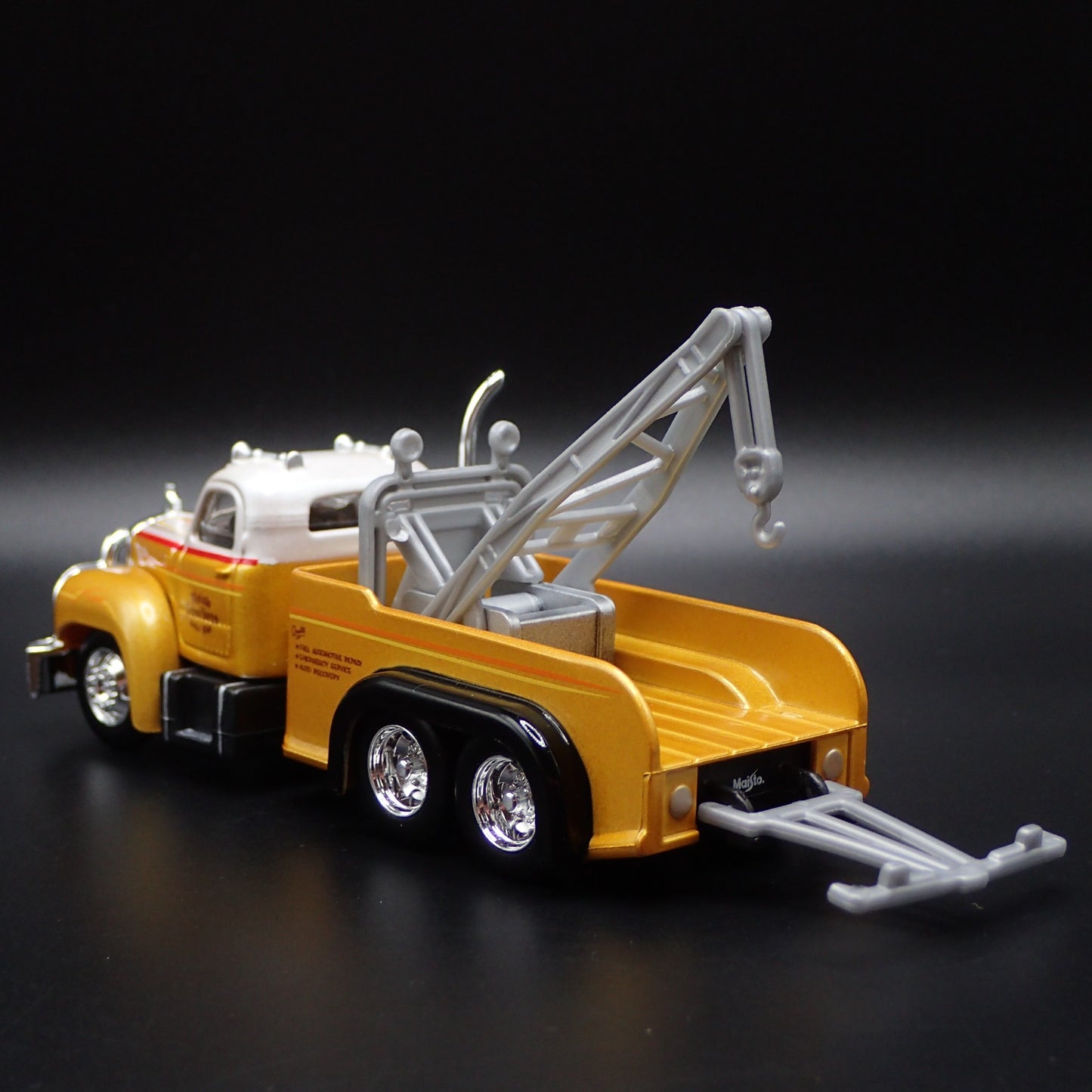 1953 -1966 MACK B61 TOW TRUCK WRECKER RARE 1:64 SCALE DIORAMA DIECAST MODEL CAR