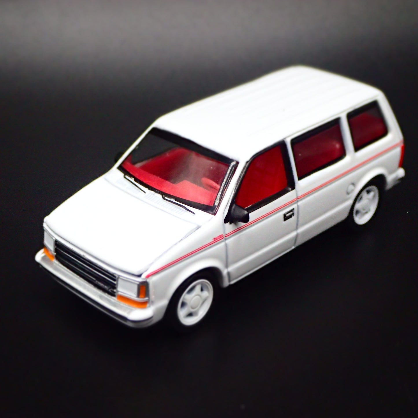 1984-1990 PLYMOUTH VOYAGER TURBO MINIVAN CARAVAN 1/64 SCALE DIECAST MODEL CAR