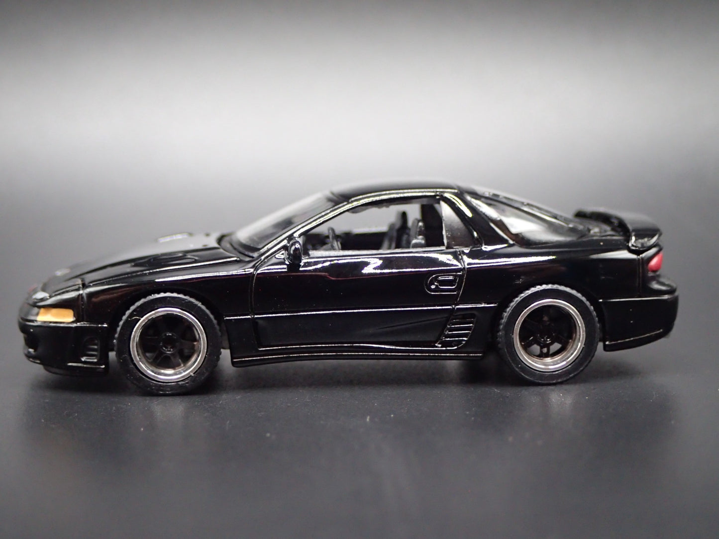 1990-2000 MITSUBISHI 3000GT VR4 1:64 SCALE COLLECTIBLE DIORAMA DIECAST MODEL CAR