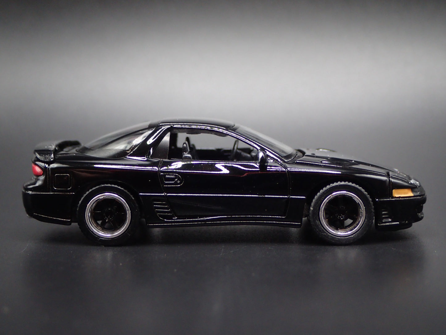 1990-2000 MITSUBISHI 3000GT VR4 1:64 SCALE COLLECTIBLE DIORAMA DIECAST MODEL CAR