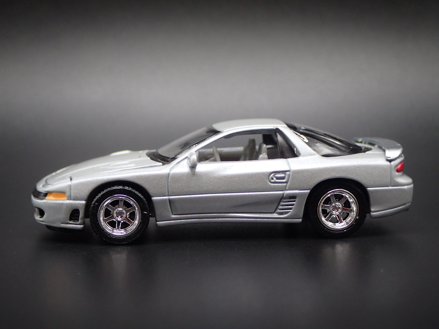1990-2000 MITSUBISHI 3000GT VR4 1:64 SCALE COLLECTIBLE DIORAMA DIECAST MODEL CAR