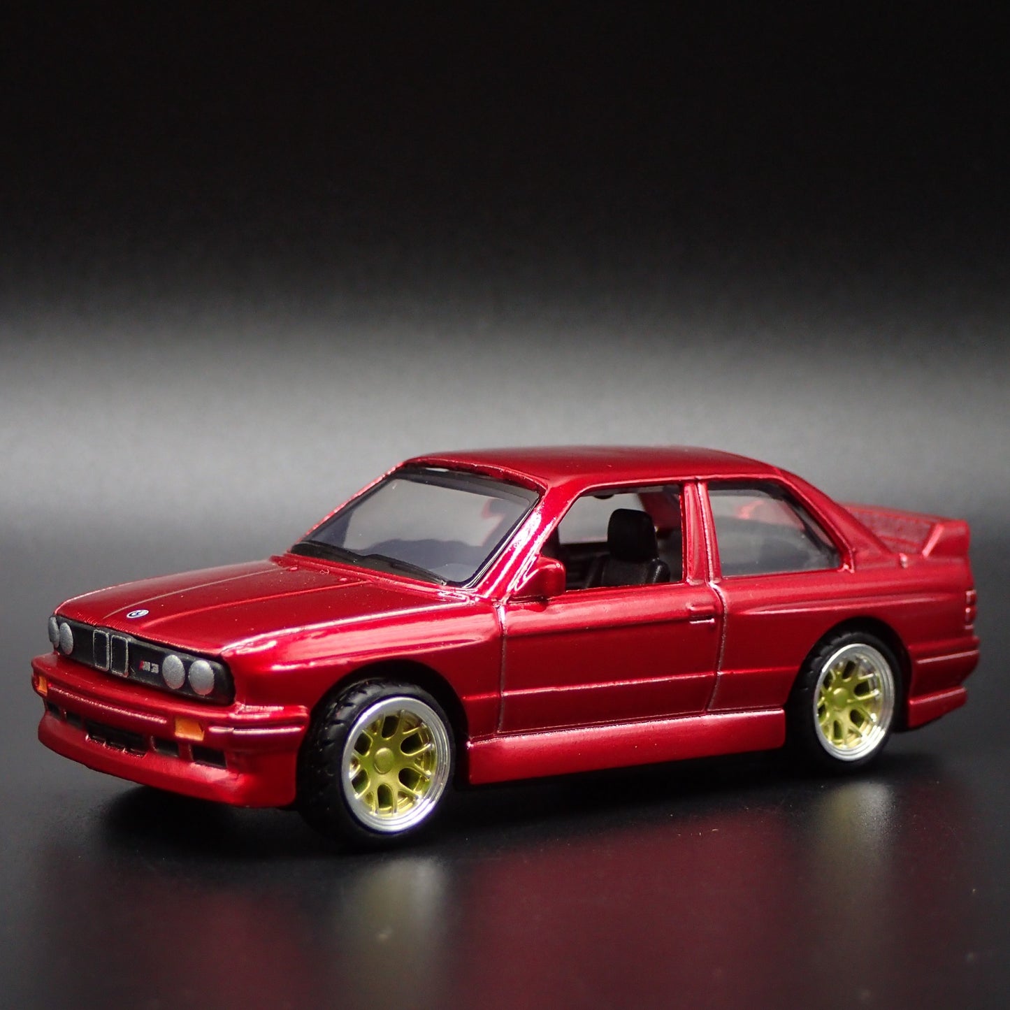 1986-1991 BMW M3 E30 1:64 SCALE COLLECTIBLE DIORAMA DIECAST MODEL CAR