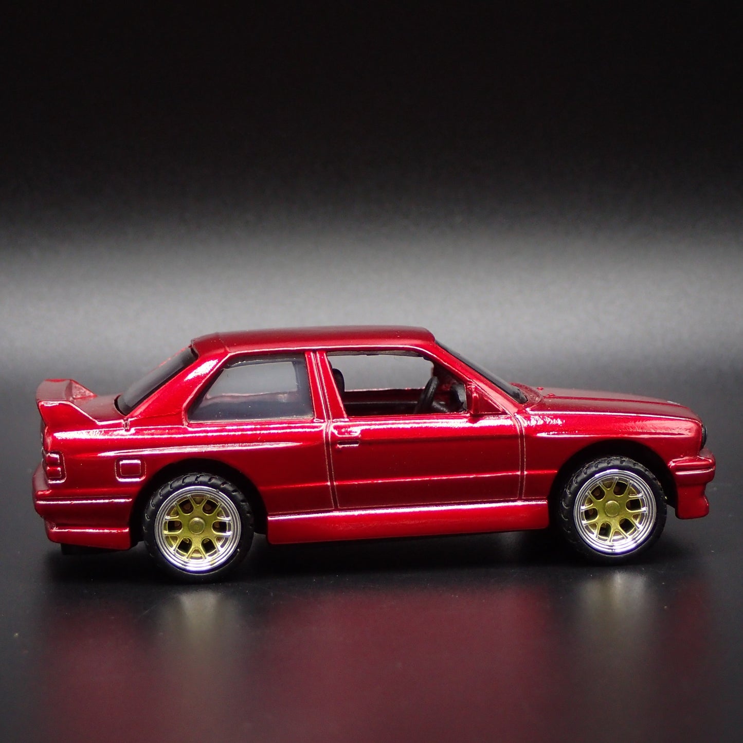 1986-1991 BMW M3 E30 1:64 SCALE COLLECTIBLE DIORAMA DIECAST MODEL CAR