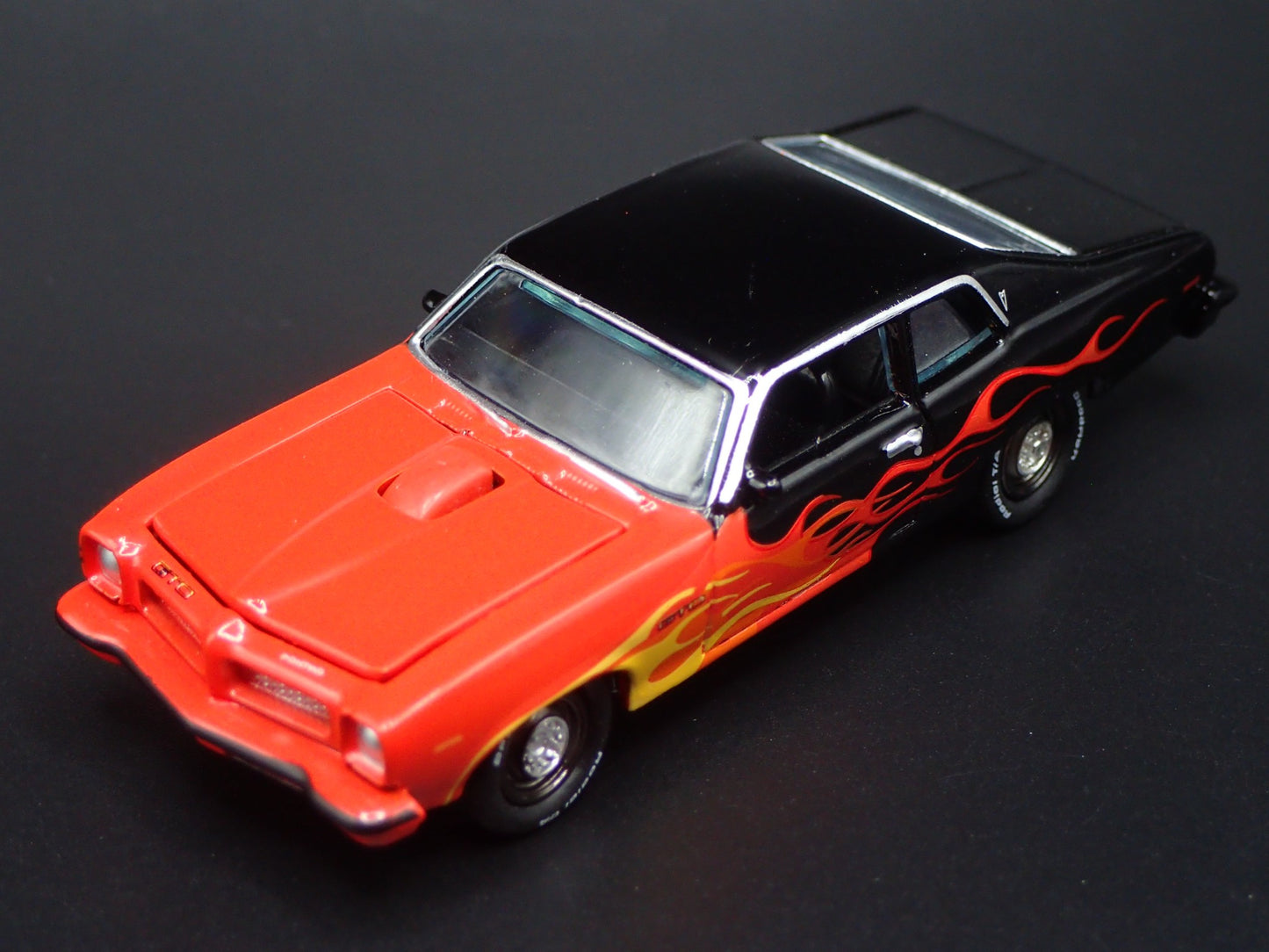 1974 74 PONTIAC GTO MUSCLE CAR 1:64 SCALE COLLECTIBLE DIORAMA DIECAST MODEL CAR
