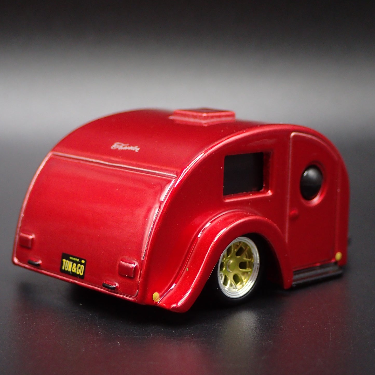 TEARDROP TRAVEL TRAILER CAMPER CANNED HAM W HITCH 1:64 SCALE DIORAMA MODEL CAR