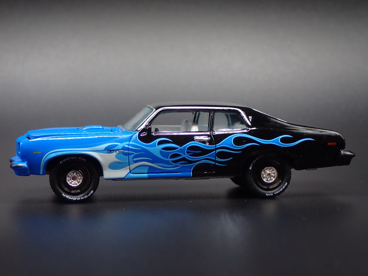 1974 74 PONTIAC GTO MUSCLE CAR 1:64 SCALE COLLECTIBLE DIORAMA DIECAST MODEL CAR