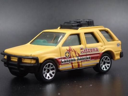 1989-2003 ISUZU RODEO SUV ARIZONA YELLOW 1:64 SCALE DIORAMA DIECAST MODEL CAR