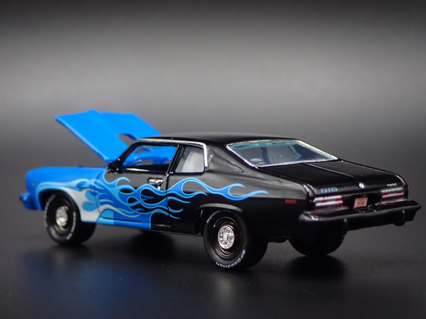 1974 74 PONTIAC GTO MUSCLE CAR 1:64 SCALE COLLECTIBLE DIORAMA DIECAST MODEL CAR