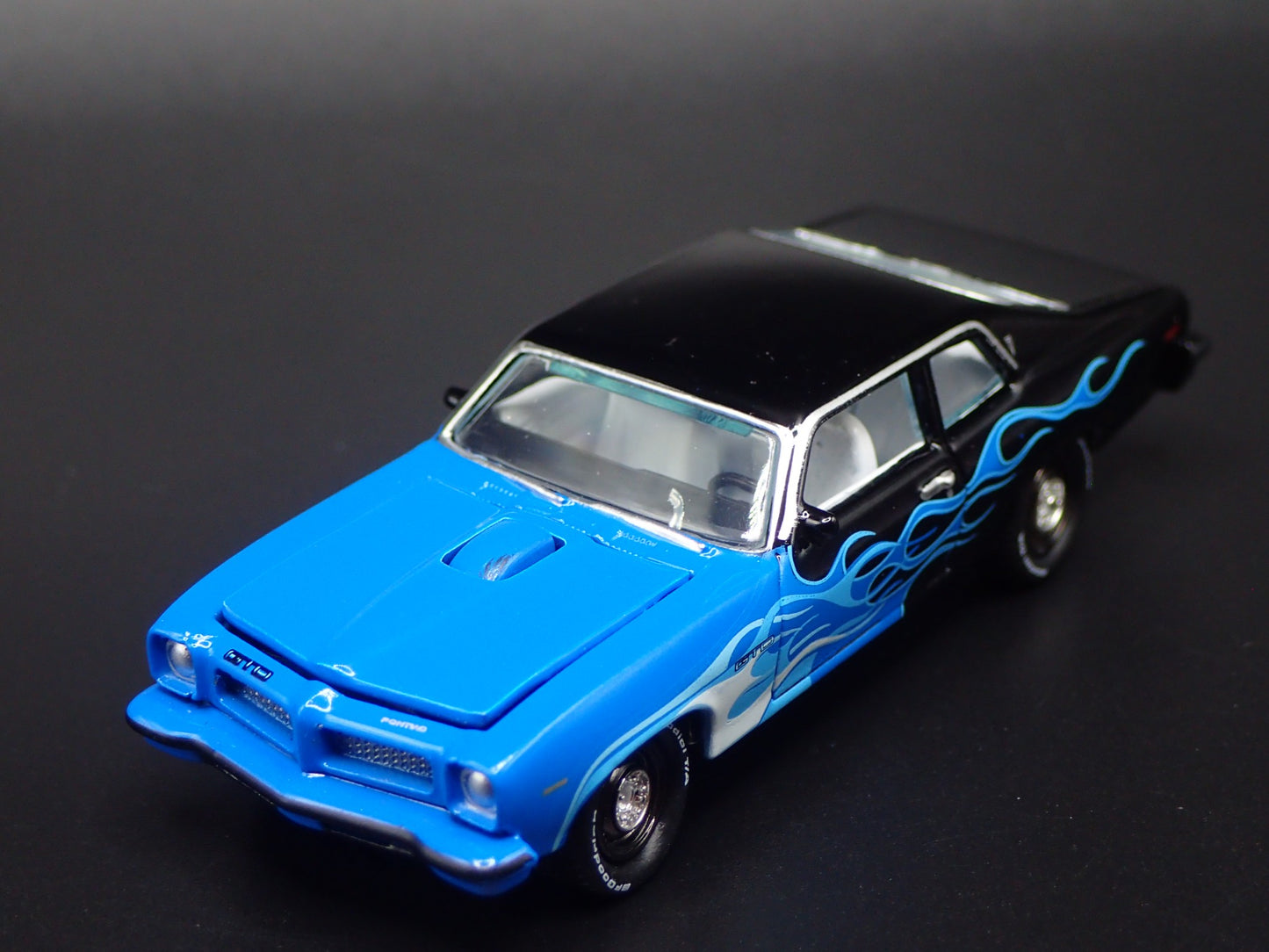 1974 74 PONTIAC GTO MUSCLE CAR 1:64 SCALE COLLECTIBLE DIORAMA DIECAST MODEL CAR