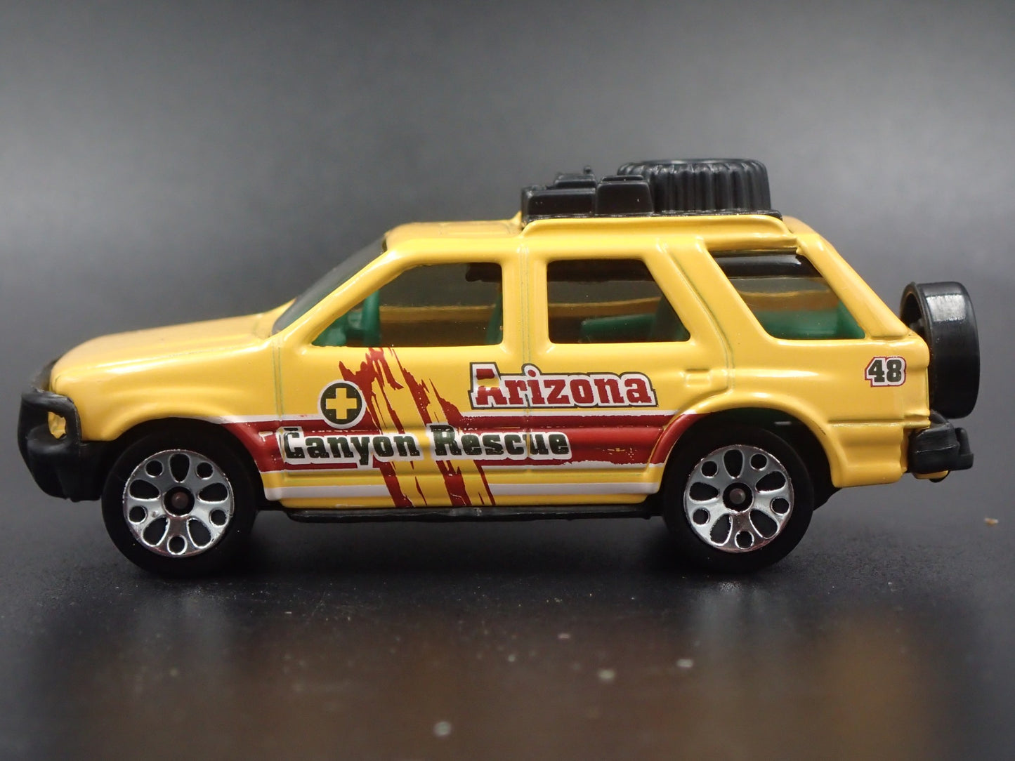 1989-2003 ISUZU RODEO SUV ARIZONA YELLOW 1:64 SCALE DIORAMA DIECAST MODEL CAR
