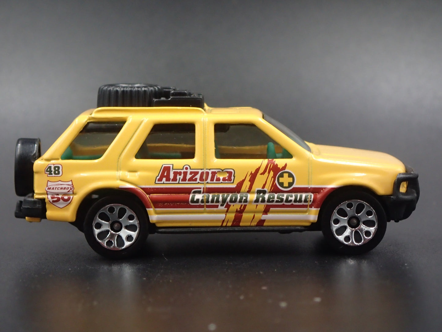 1989-2003 ISUZU RODEO SUV ARIZONA YELLOW 1:64 SCALE DIORAMA DIECAST MODEL CAR