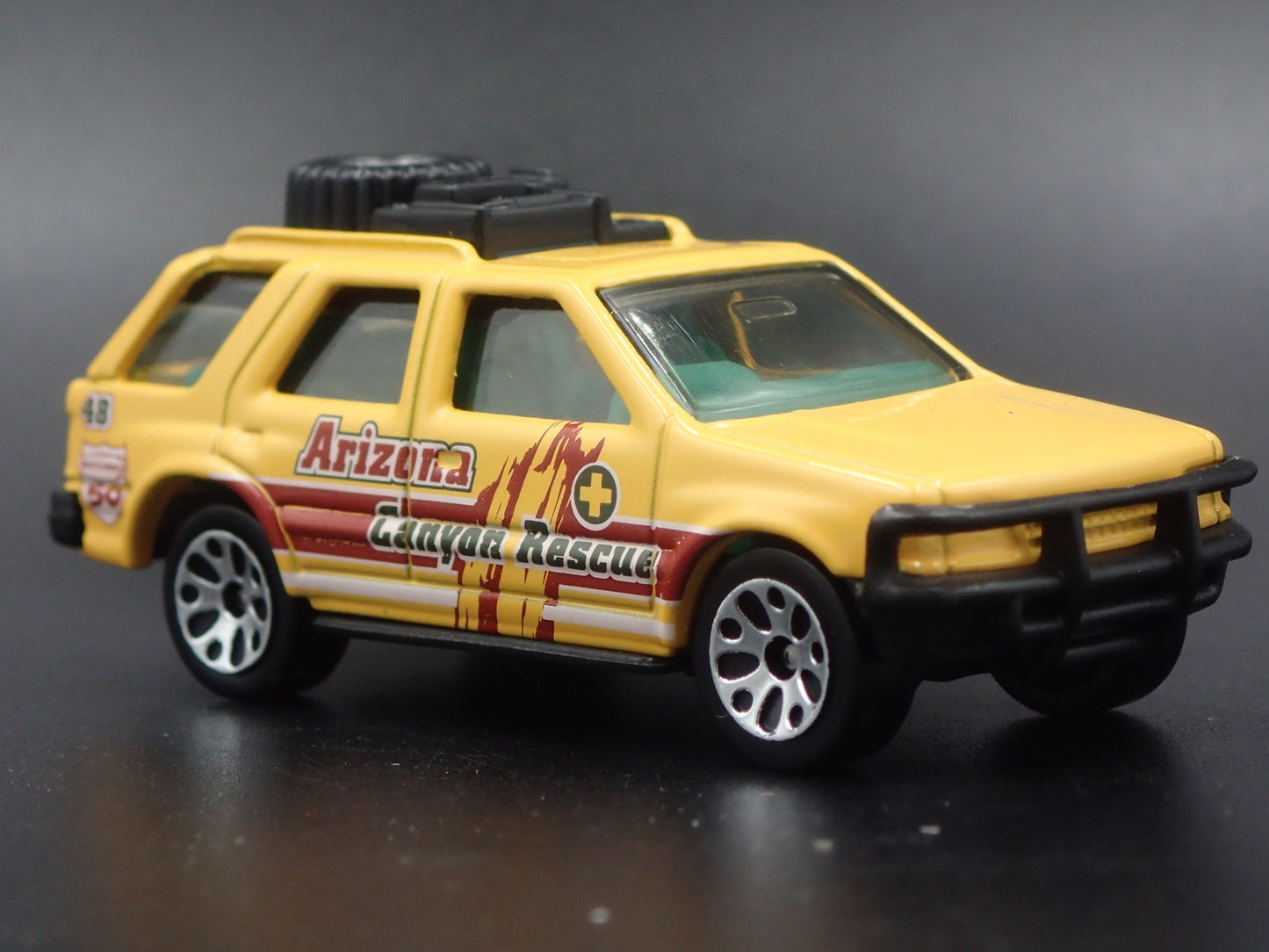 1989-2003 ISUZU RODEO SUV ARIZONA YELLOW 1:64 SCALE DIORAMA DIECAST MODEL CAR
