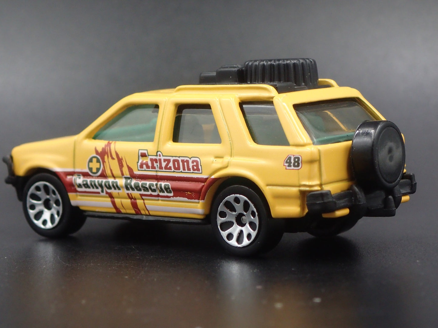 1989-2003 ISUZU RODEO SUV ARIZONA YELLOW 1:64 SCALE DIORAMA DIECAST MODEL CAR