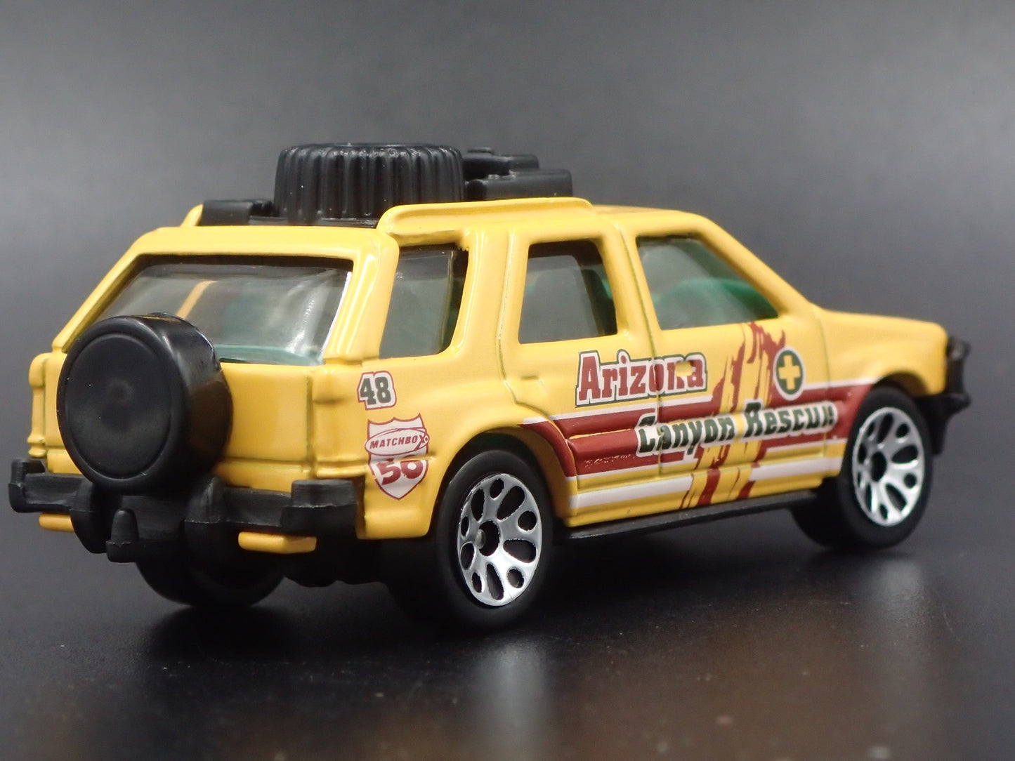 1989-2003 ISUZU RODEO SUV ARIZONA YELLOW 1:64 SCALE DIORAMA DIECAST MODEL CAR