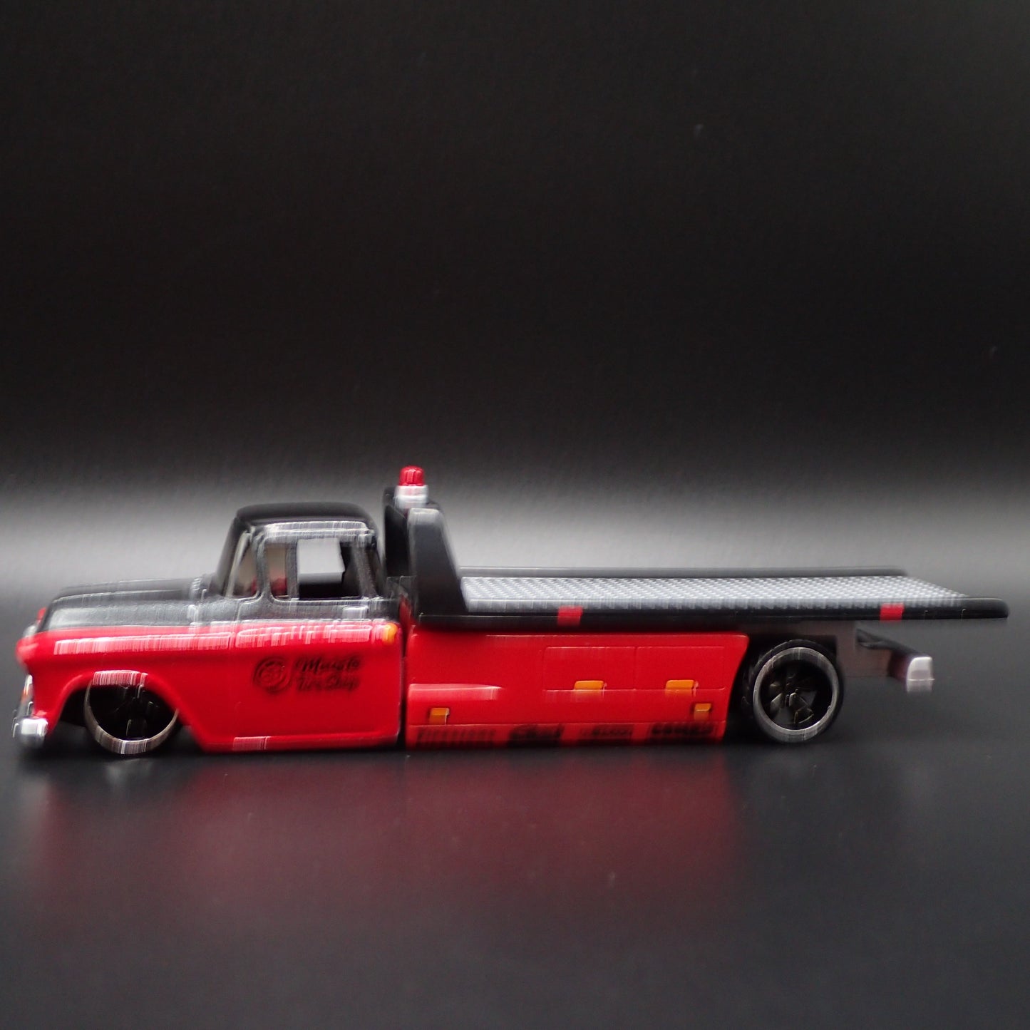 1957 CHEVY CHEVROLET FLATBED RAMP TRUCK TOW TRUCK 1:64 SCALE DIECAST MODEL CAR