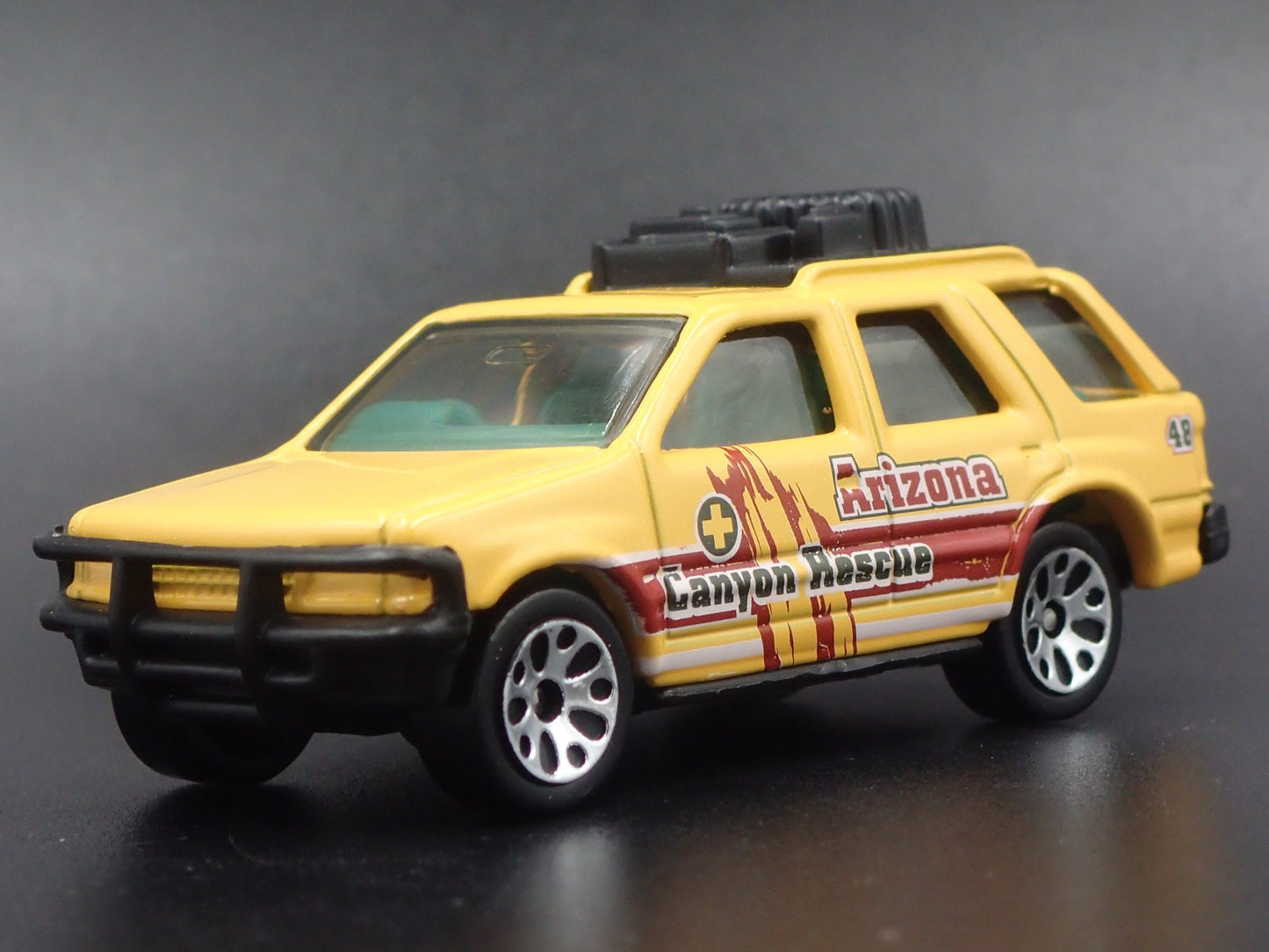 1989-2003 ISUZU RODEO SUV ARIZONA YELLOW 1:64 SCALE DIORAMA DIECAST MODEL CAR