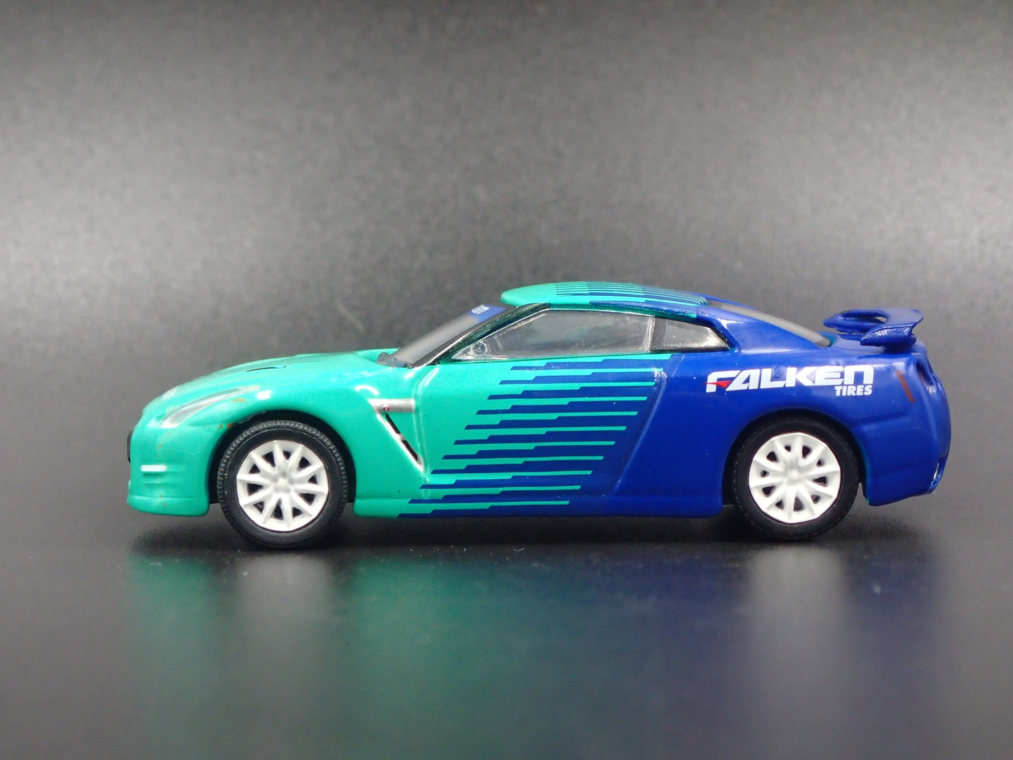 2007-2025 NISSAN GTR R35 SKYLINE FALKEN 1:64 SCALE DIORAMA DIECAST MODEL CAR