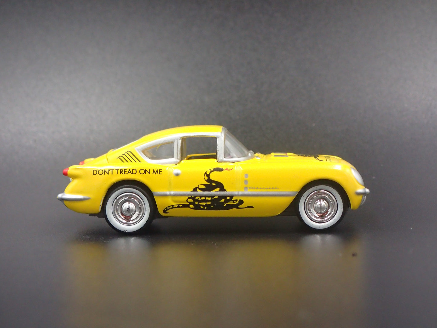 1954 54 CHEVROLET CHEVY CORVAIR YELLOW USA 1:64 SCALE DIORAMA DIECAST MODEL CAR