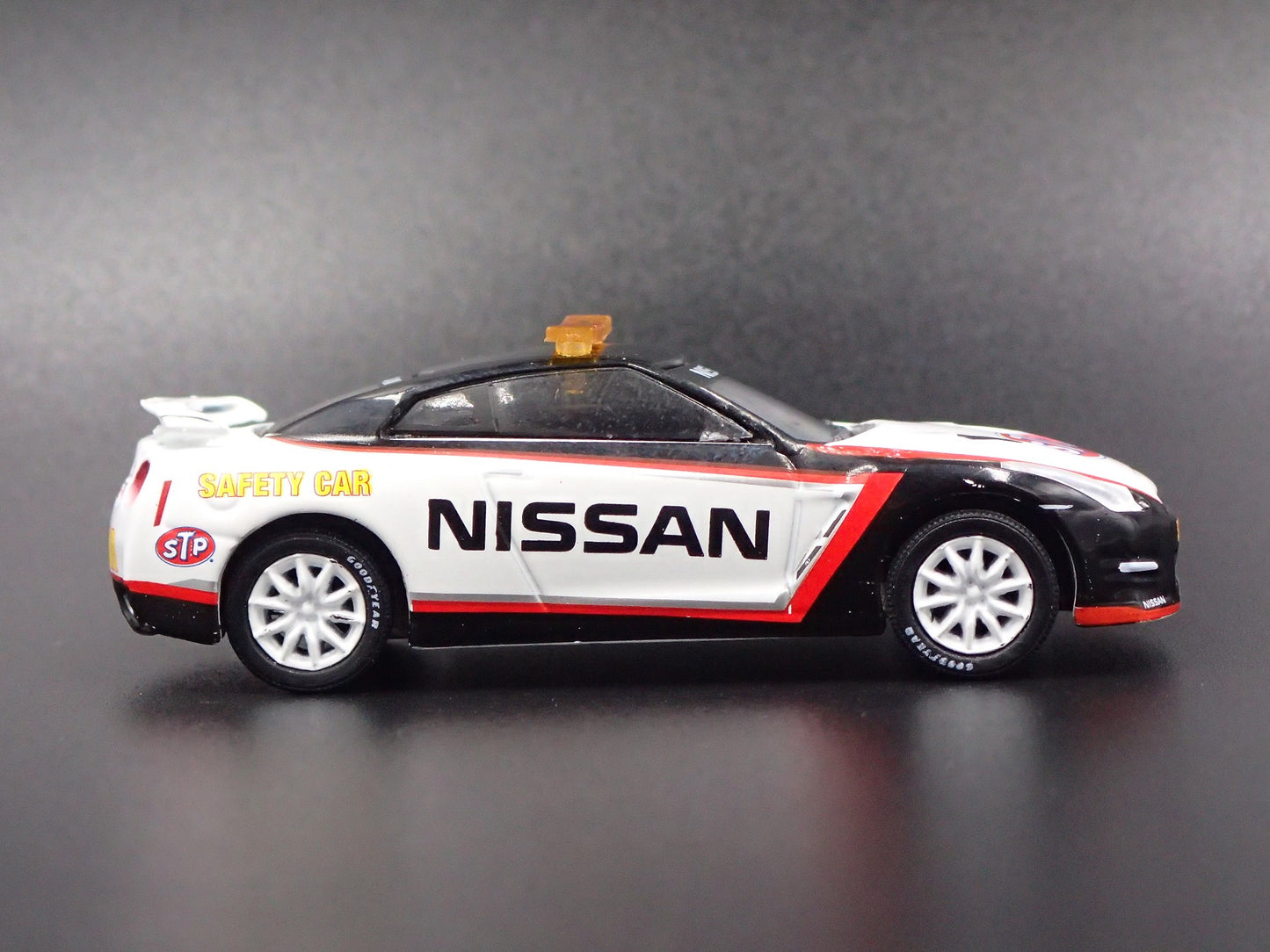 2016 16 NISSAN GTR R35 SKYLINE STP SAFTEY CAR WHITE 1:64 SCALE DIECAST MODEL CAR