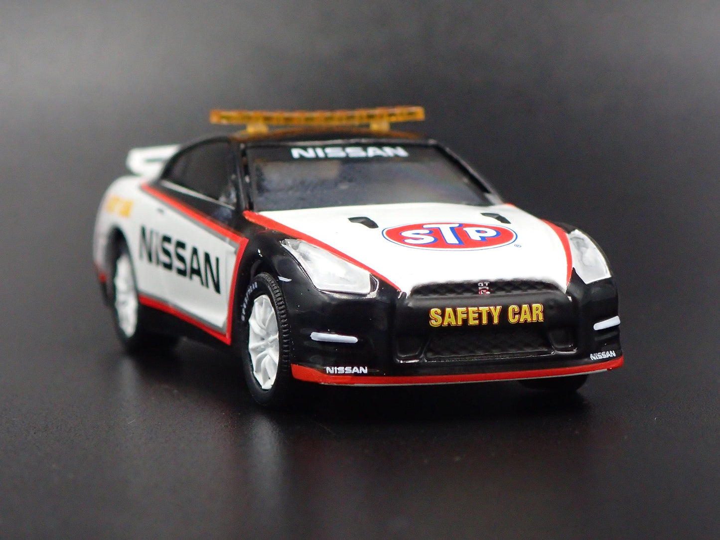 2016 16 NISSAN GTR R35 SKYLINE STP SAFTEY CAR WHITE 1:64 SCALE DIECAST MODEL CAR