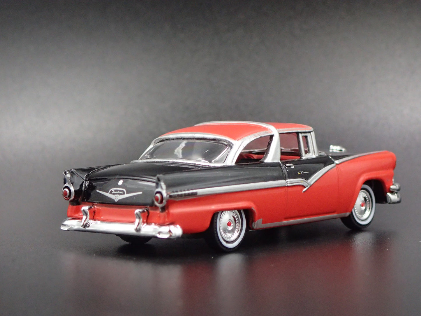 1956 56 FORD CROWN VICTORIA 1:64 SCALE COLLECTIBLE DIORAMA DIECAST MODEL CAR