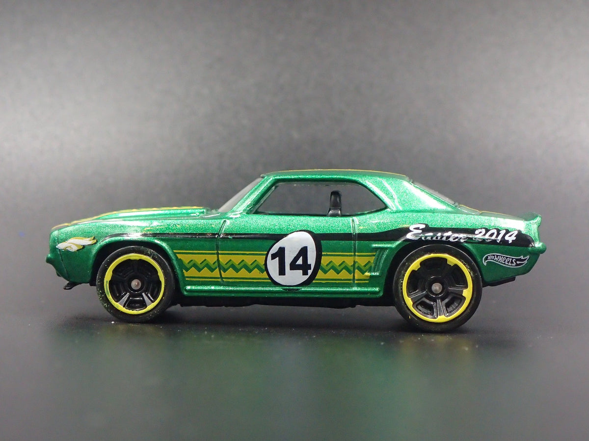 1969 69 CHEVY CHEVROLET CAMARO GREEN 1:64 SCALE DIORAMA DIECAST MODEL CAR