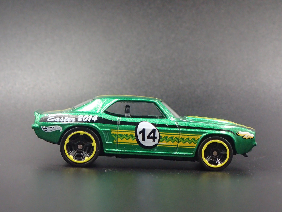 1969 69 CHEVY CHEVROLET CAMARO GREEN 1:64 SCALE DIORAMA DIECAST MODEL CAR