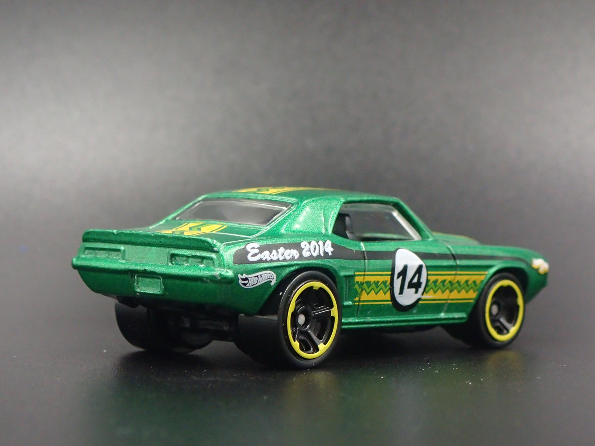 1969 69 CHEVY CHEVROLET CAMARO GREEN 1:64 SCALE DIORAMA DIECAST MODEL CAR