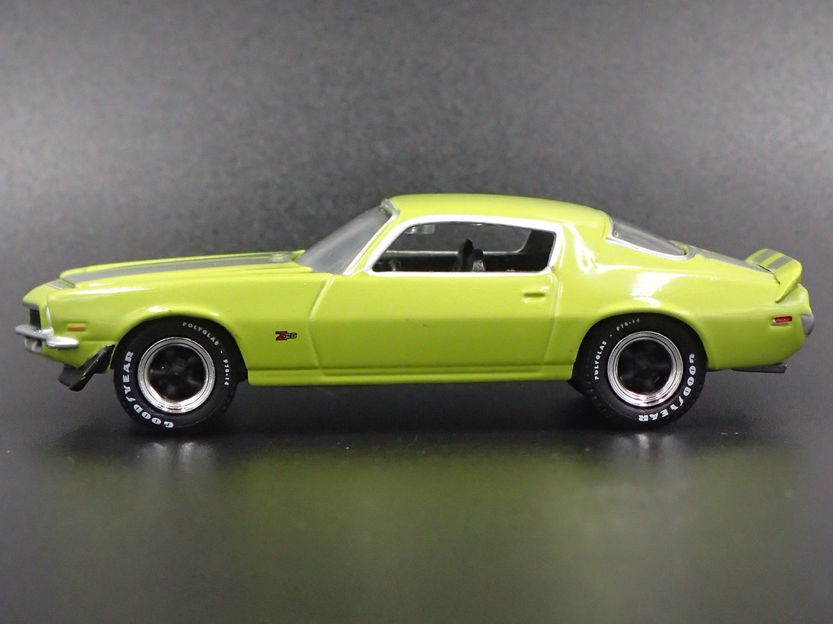 1972 72 CHEVY CHEVROLET CAMARO Z28 GREEN 1:64 SCALE DIORAMA DIECAST MODEL CAR